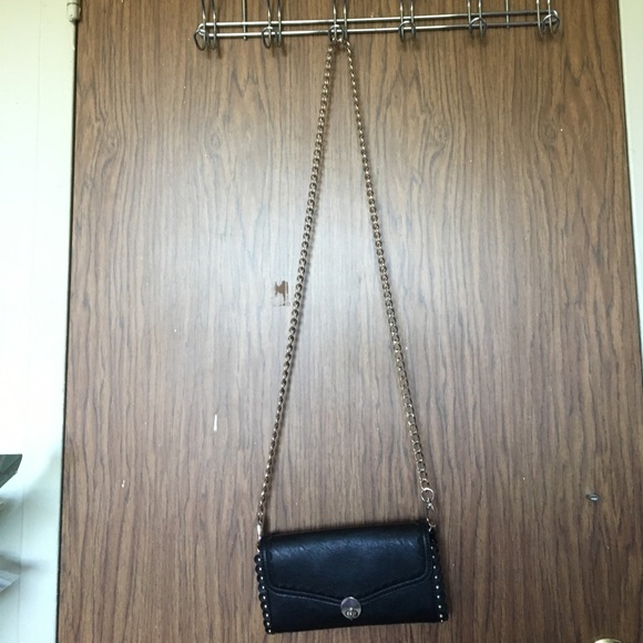 Kensie Scallop Edge Crossbody Clutch - Picture 3 of 6